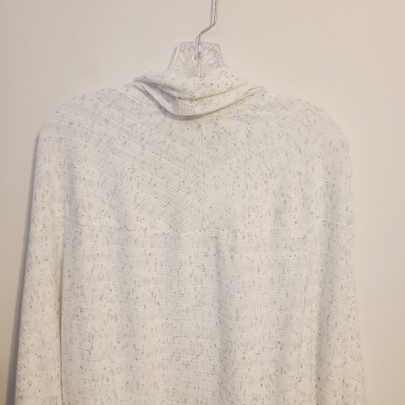 Lane Bryant | Women's White & Charcoal Gray Athleisure Cape Top (Size 14/16) - Picture 14 of 16